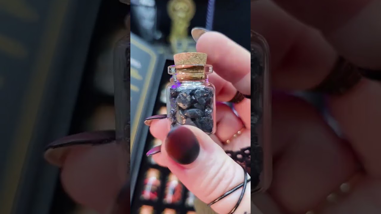 20 Item Bundle + 5 Specialties 💜🖤