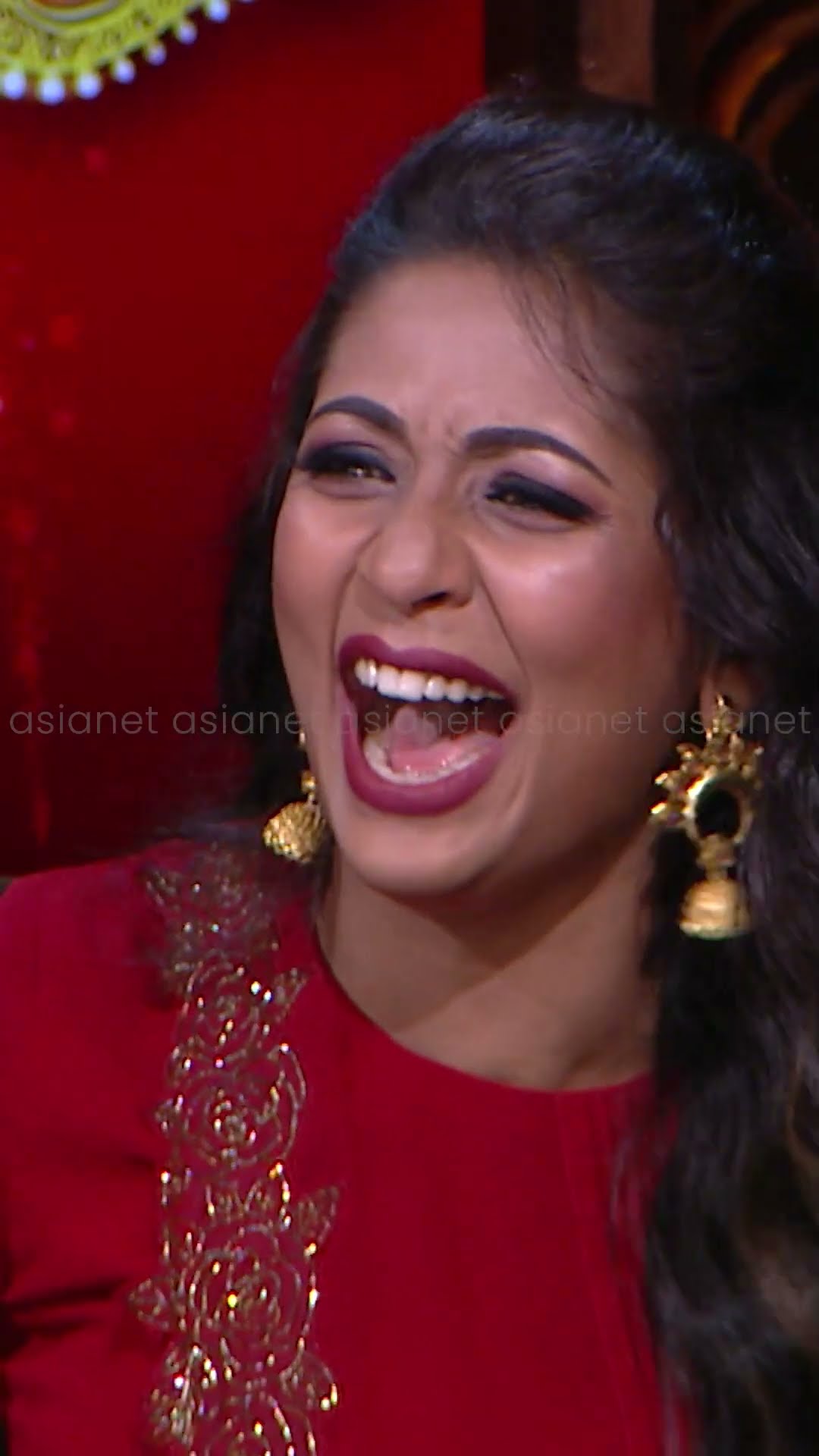 #VintageComedy വയ്ക്കോൽ തുറുവിന് സാരി ഉടുത്ത സാധനം...