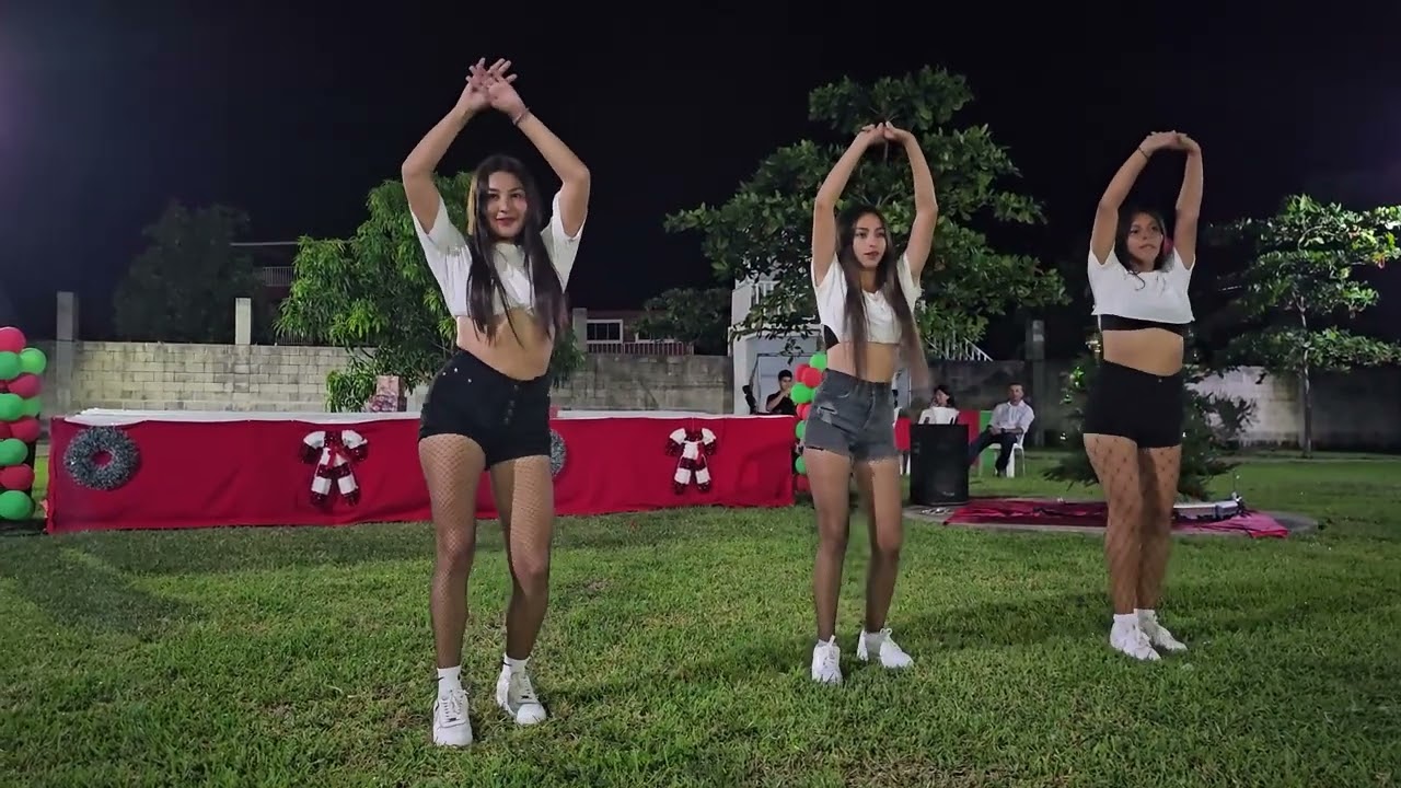 Estas chica con sus movimientos de cadera nos enamoraron.