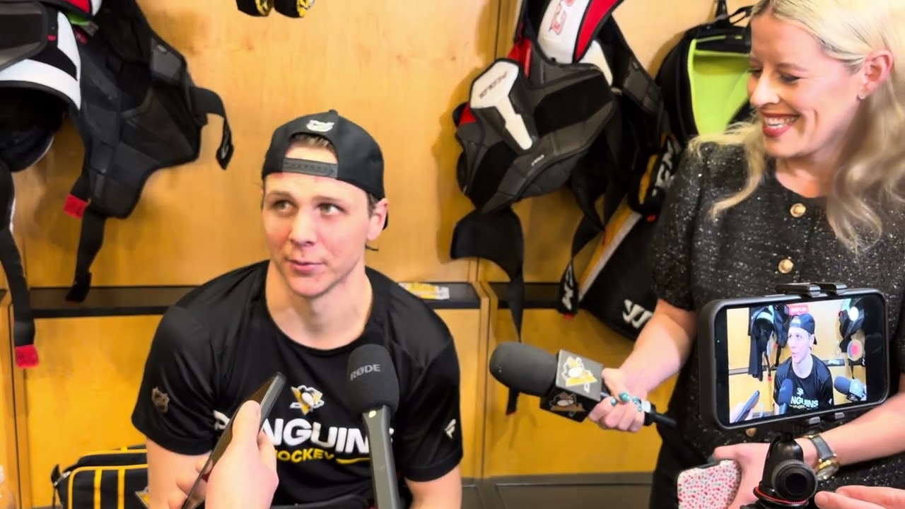 Блейк Лизотт из «Питтсбург Пингвинз» после победы над «Филадельфия Флайерз» со счетом 6:3