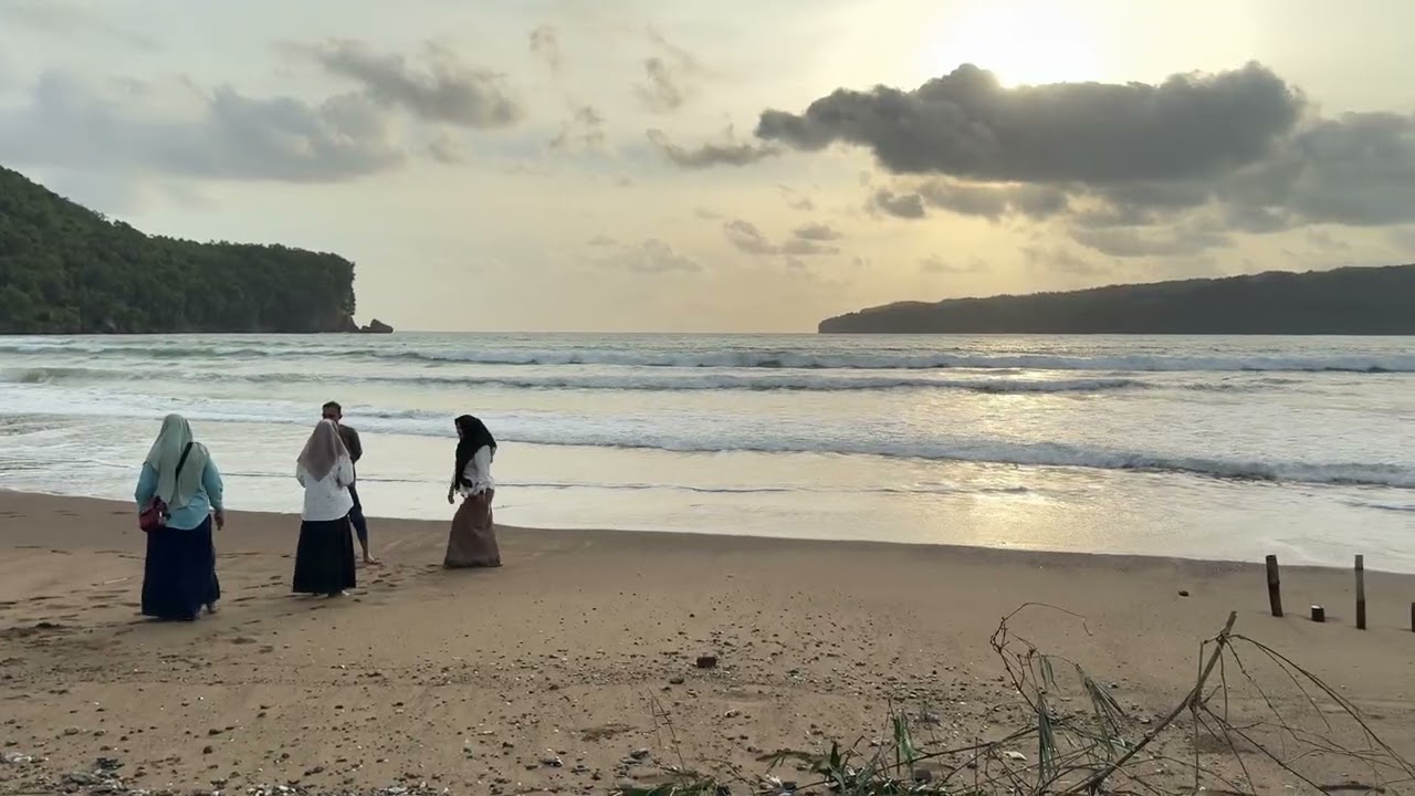 Afternoon activities at pancerdoor beach 
