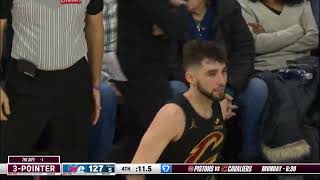 Ty Jerome DRILLS corner 3 to cut the Cavaliers' lead to within ONE! Also scores his 33rd point