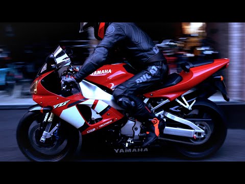 YAMAHAレーシング革ツナギ hqdefault.jpg