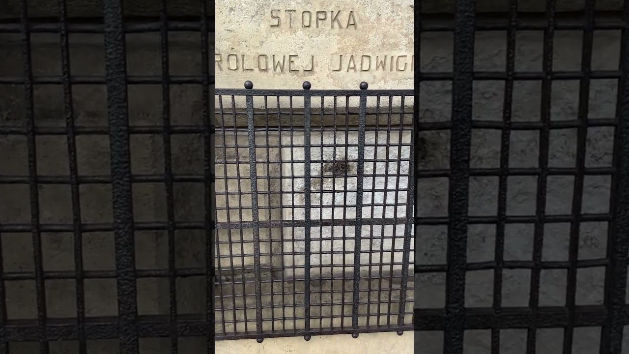 Kraków: Stópka Królowej Jadwigi  | Queen Jadwiga's foot  @showpedia