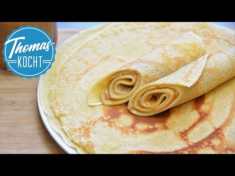 Bei Großen und Kleinen sehr beliebt: Pfannkuchen! Ob süß oder pikant – so gelingen die Klassiker aus. 