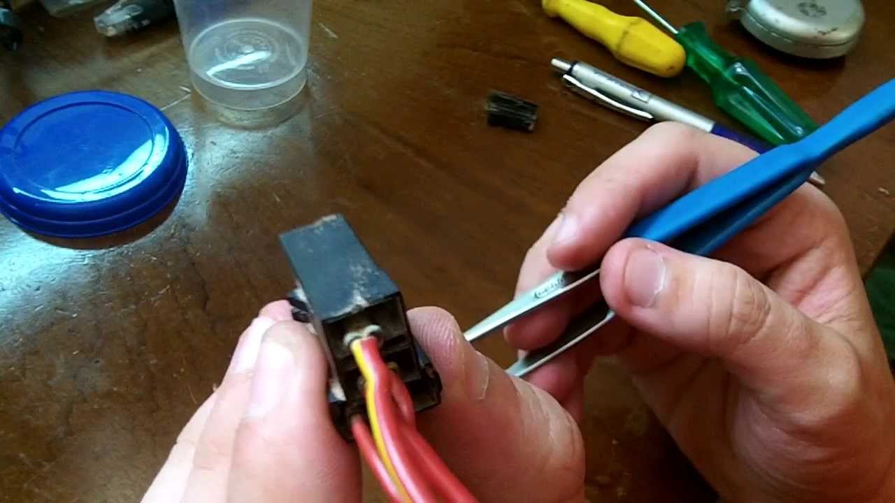 Manutenção na caixa de fusíveis do Escort MK4 (Parte 2)