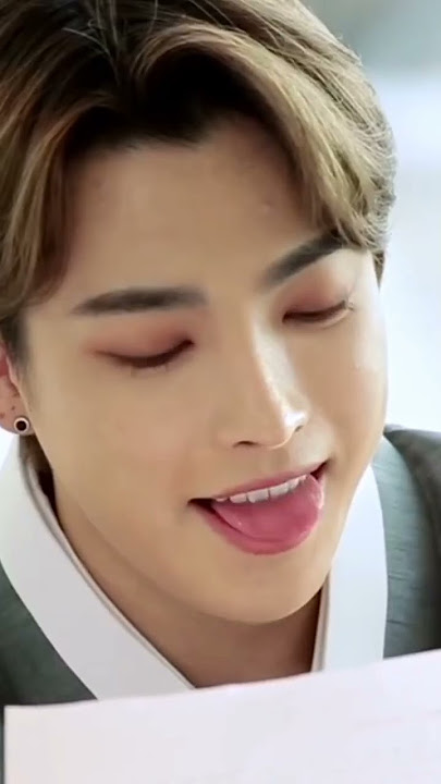 hongjoong cried while reading a letter from his parents #hongjoong #ateezshorts #8makes1team