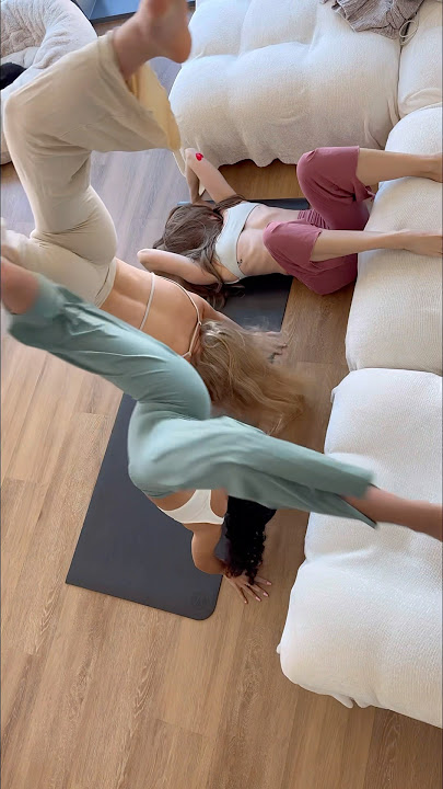 Bridges and walkovers with @LilliesYoga @FitAdriana 💕💗