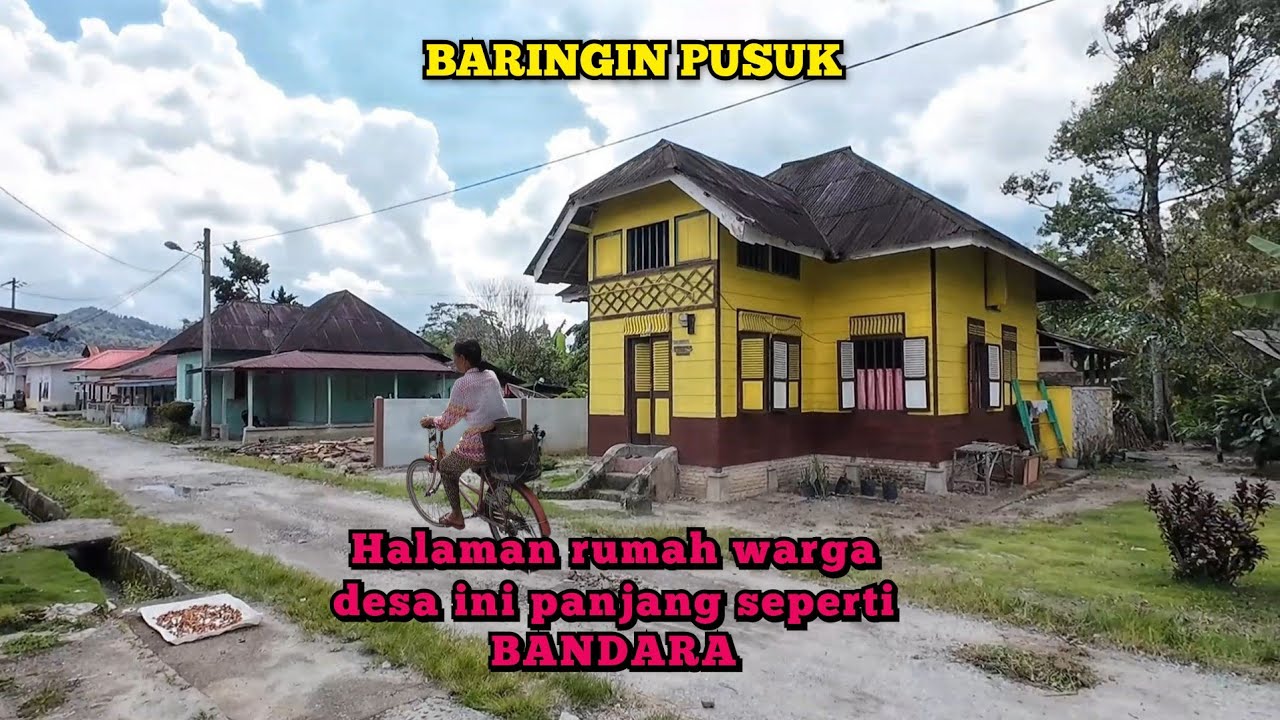 Rumah di desa ini berbaris rapat berhadapan di sepanjang tanah datar sejauh 1 kilometer