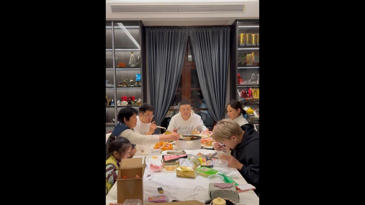 最近天气温差变化特别大，所以今天和家人们一起吃一顿自制火锅暖暖身子。