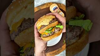 Burger com molho especial Para burger Hellmann’s!! #receitas #burger #molhoparaburger #hellmanns