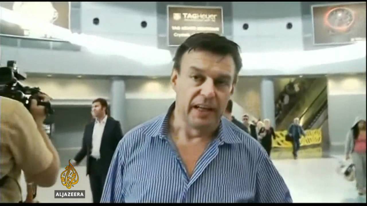 طيار يُصاب بانهيار عصبي أثناء الطيران - قناة الجزيرة البلقان
