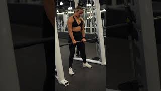 Deadlift Sumo - Smith Machine