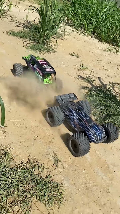 Grave Digger SMT 10 vs JLB CHEETAH RC CAR