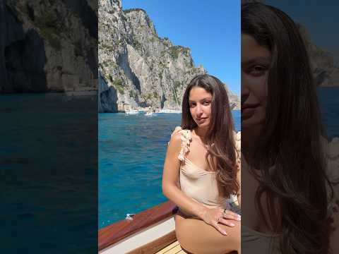 How beautiful cruising Capri in Italy is ✨🌴🇮🇹