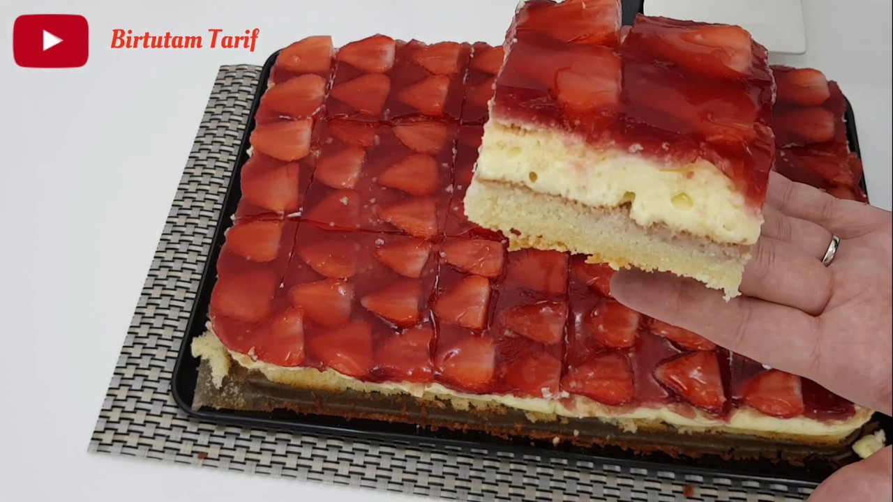 Almanya'da Pastanelerde Satılan Pudingli Çilekli Pasta