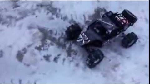 Vaterra Twin Hammers bash clip!