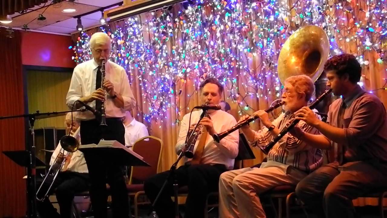 Assista a Southside Aces & Butch Thompson "Creole Love Call" (4 clarinets!) no YouTube Assista a Southside Aces & Butch Thompson "Creole Love Call" (4 clarinets!) no YouTube