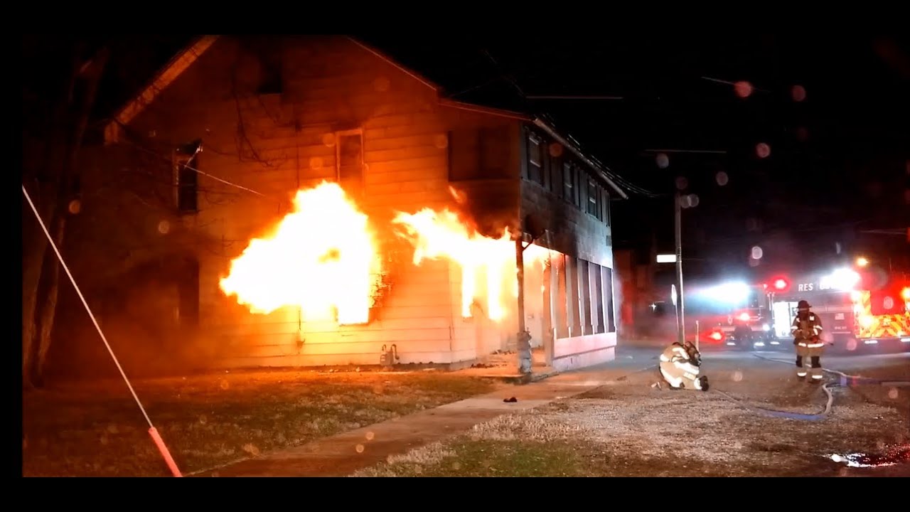 Пожарная служба Ньюарка, Огайо, 2-я тревога, пожар в квартире 30 S. Morris, часть 1 из 2