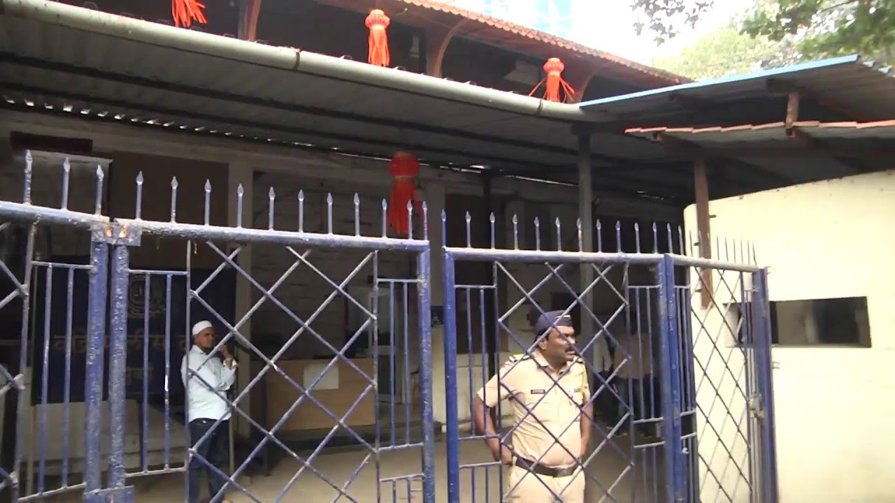 bandra police station MUMBAI 17/1/2025