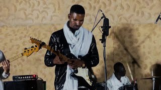 Video thumbnail of "Mdou Moctar - "Afrique Victime (Live)""