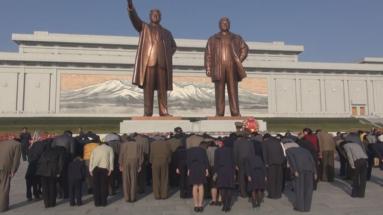 朝鮮労働党の創建68周年 銅像前に平壌市民ら献花 N. Korea ruling