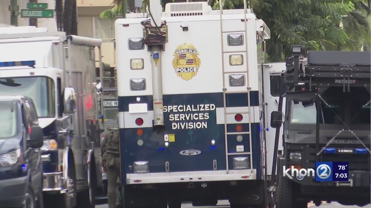 Multiple shots fired as Waikiki barricade continues YouTube