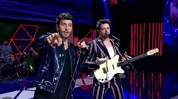 Lasso & Sebastián Yatra - Ojos Marrones (En Directo) | Premios Dial 2023