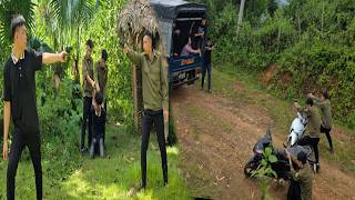 A daring criminal group infiltrates the police force to rescue their accomplice.