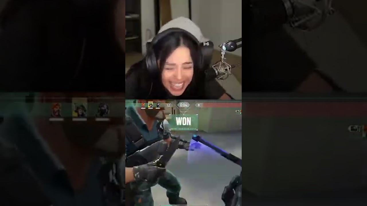 Toast steals Valkyrae's Ace