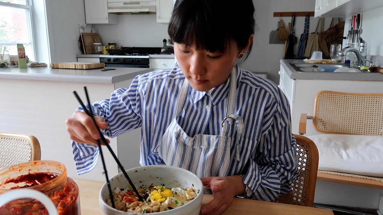 Introvert Diaries | Wholesome week spending time alone, decluttering, making quick and easy meals.