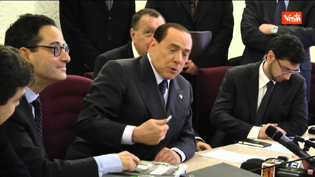 12 02 13 BERLUSCONI BATTUTA CAPO' SCHULTZ FU FATTA PERCHE' LUI AVEVA INSULTATO ITALIA WEB 01 57