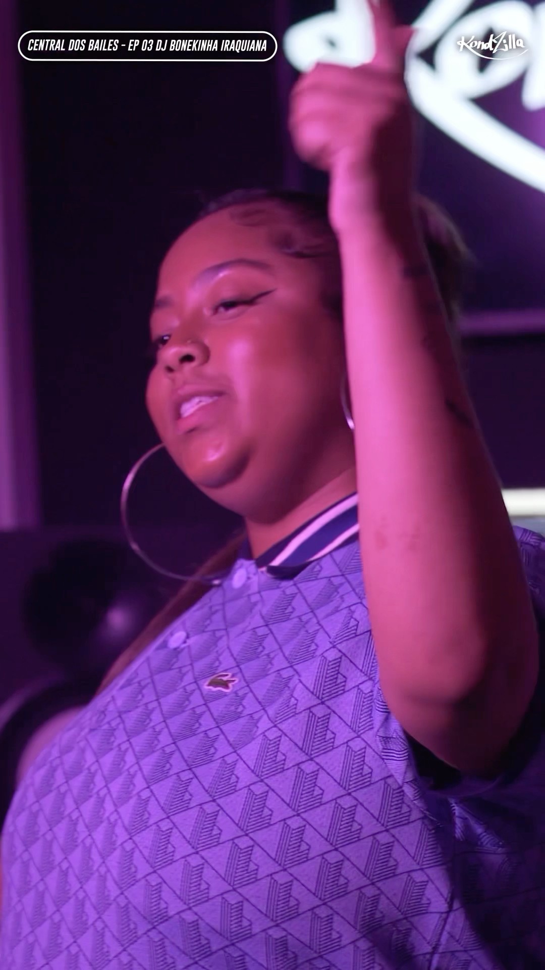 1:30 do que foi o Set da Rainha do Submundo: Bonekinha Iraquiana é o nome dela! ???