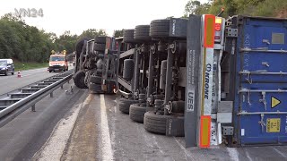 VN24  31.08.2020  Truck overturned to A46 near Arnsberg  160ton crane in use