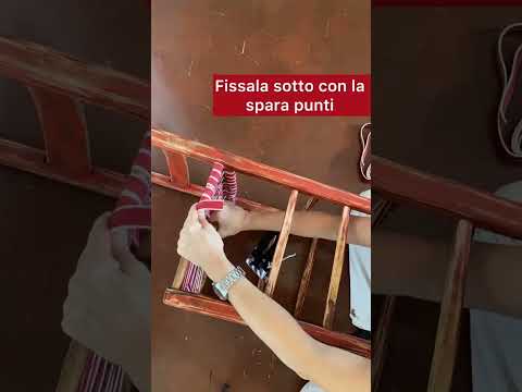 Cinta delle tapparelle per una sedia shabby chic tutta rossa