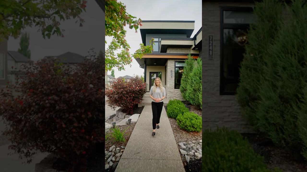 Edmonton Luxury Home Tour | Triple Garage Two-Storey with Designer Upgrades 