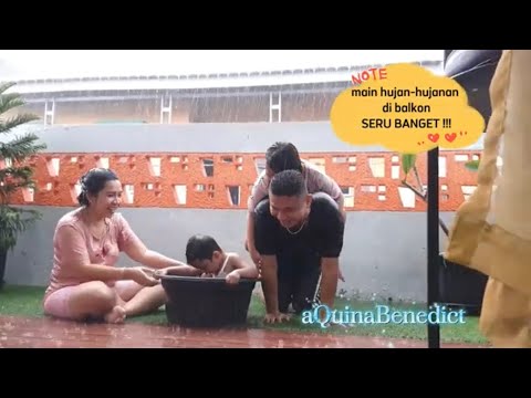 Mandi Hujan di Balkon, SERU BANGET !!! | Terapi Mandi Hujan | aQuinaBenedict