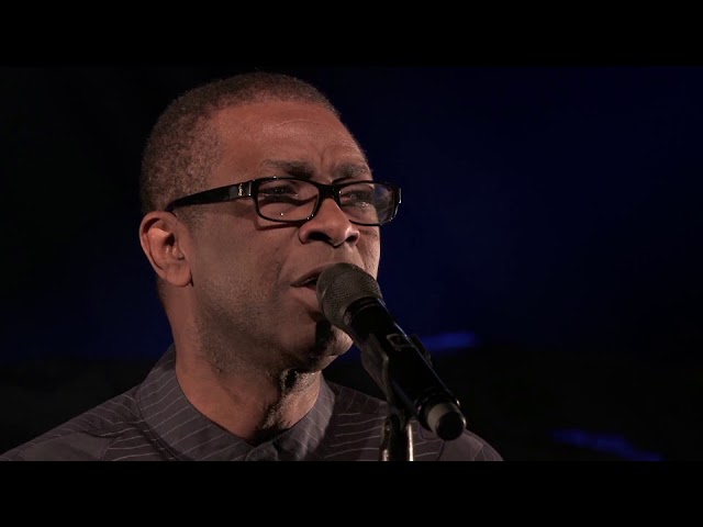 Youssou Ndour - HOPE - VIDEO BATACLAN 2017 auf YouTube ansehen Youssou Ndour - HOPE - VIDEO BATACLAN 2017 auf YouTube ansehen