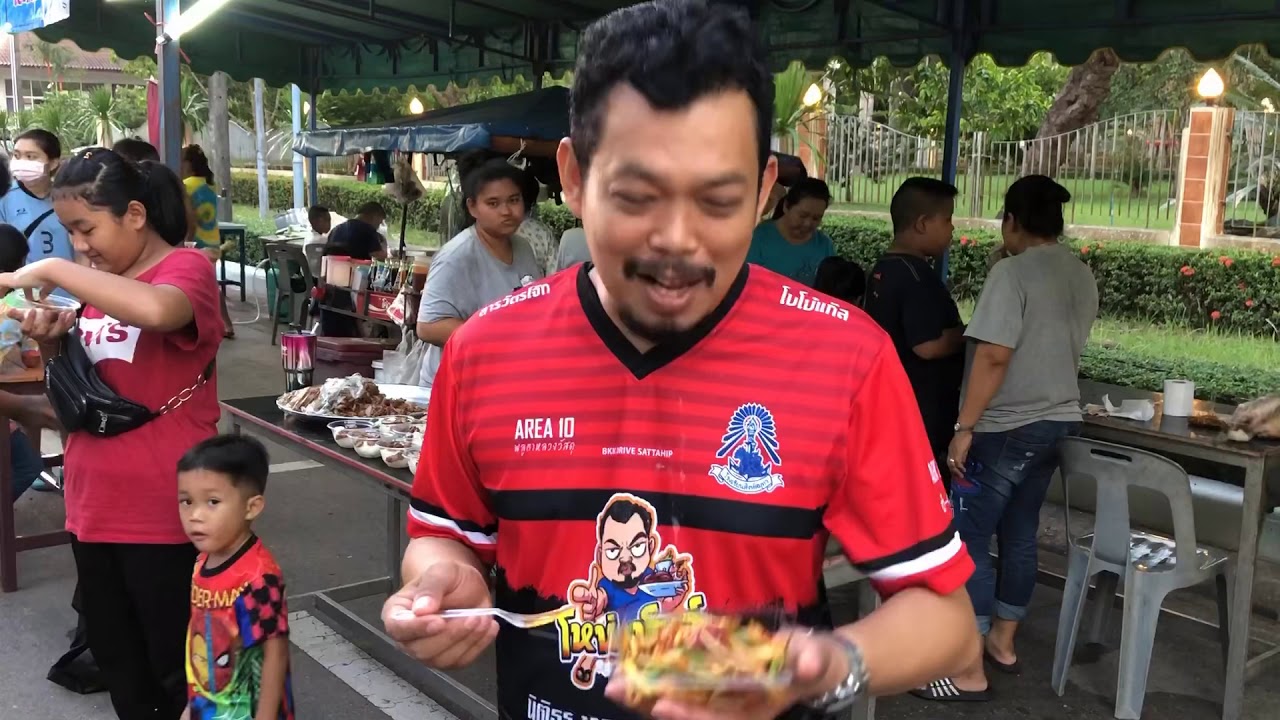 ข้าวเหนียวหมูทอดพริกไทยดำ