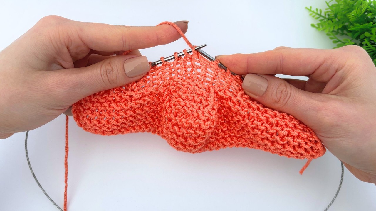 Маленькая туфелька. Эмоция! Идеальная вязаная туфелька.