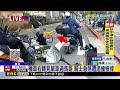 機車右轉見單車過馬路 騎士急煞遭追撞慘摔@newsebc