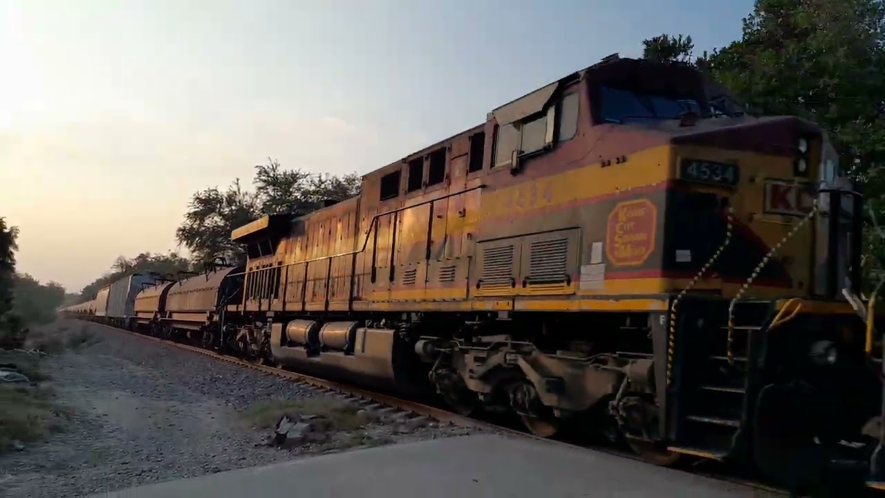 CPKC 295 Miselaneo Rumbo a SLP Con La Líder KCSM 4558 y KCSM 4533 Pitando con Potencia 