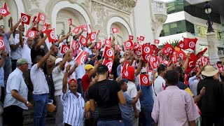 Tömegek tüntettek a tunéziai elnök ellen