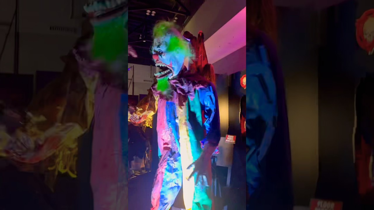 Clowns 🤡 - poison props #horror #subscribe #halloween #transworld