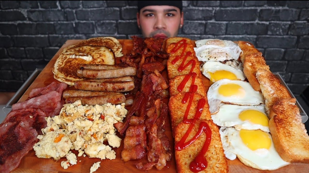 EATING A LITTLE BREAKFEST ASMR MUKBANG