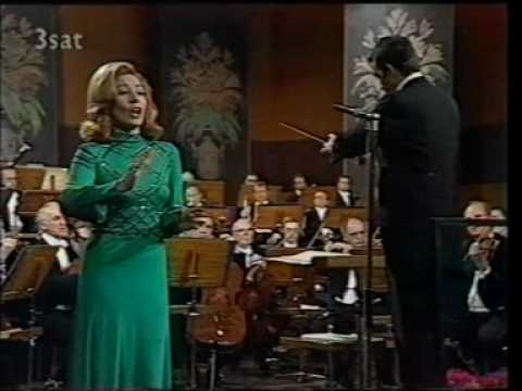 Maria Chiara - I Puritani - Vien diletto in ciel la luna (Rare video)