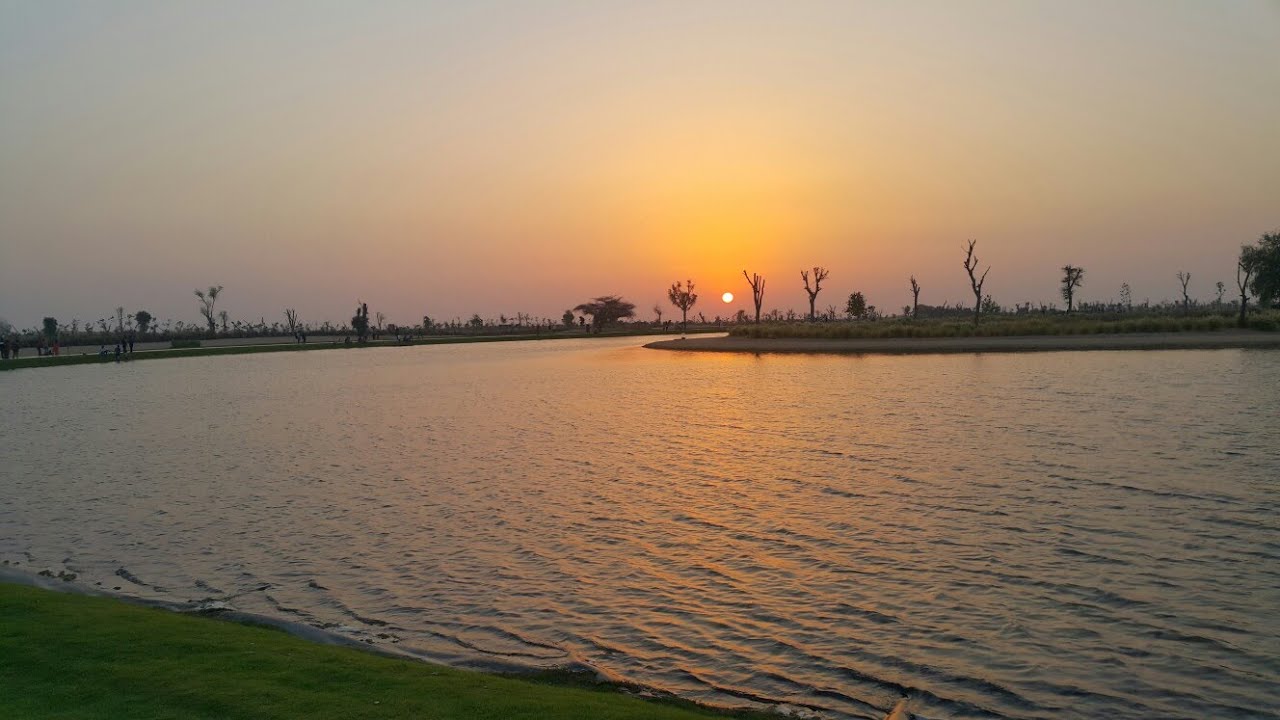 Al Quadra Lake Dubai - No Entrance and Parking Fee