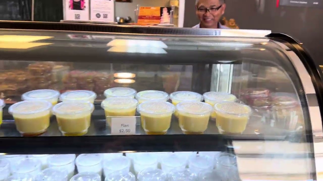 Kim Ninh bakery & cafe tiệm bánh có bạn bánh Bía và bánh Trung Thu ở Westminster CA. V70