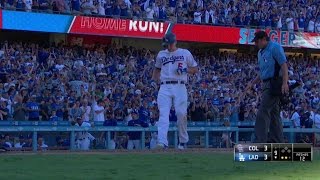 COL@LAD: Seager clubs a game-tying big fly to right