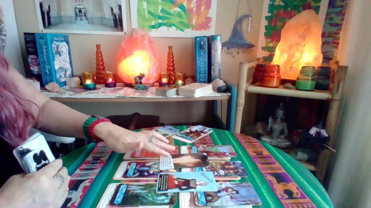 TAURO!! 🔮 El pasado ya no es carta para ti, queda atrás!! En tu presente un vínculo nace o crece!!